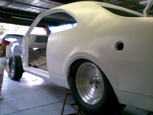 White Holden Monaro GTS - unfinished project 